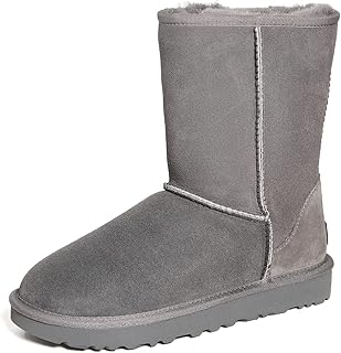 حذاء نسائي قصير كلاسيكي من UGG